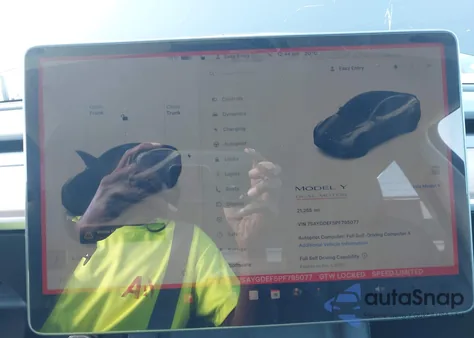 2023 Tesla Model Y Performance Dual Motor All-Wheel Drive z USA, uszkodzony, nr VIN 7SAYGDEF5PF795077